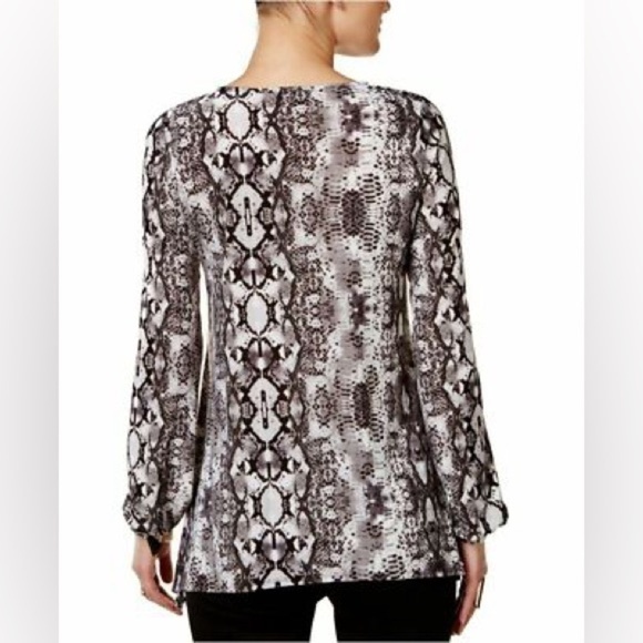 INC International Concepts Diamond Python Front Pockets Gray Blouse Top Size M - Picture 11 of 11